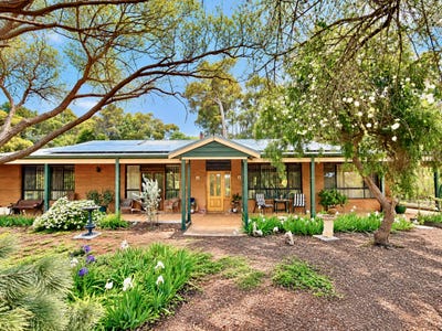 /international/au/32-cleopatra-crescent-kangaroo-gully-wa-152671084/