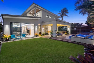 /international/au/5-robin-avenue-paradise-point-qld-146342144/