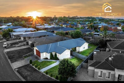 /international/au/12-nunan-court-highton-vic-151179168/
