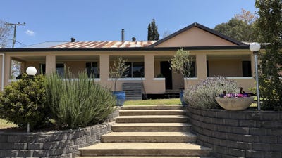 /international/au/2-lister-street-monto-qld-152545140/