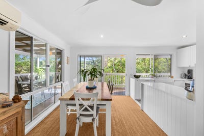 /international/au/10-skorpil-lane-montville-qld-150734948/