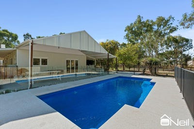 /international/au/17-limousin-place-oakford-wa-152269080/
