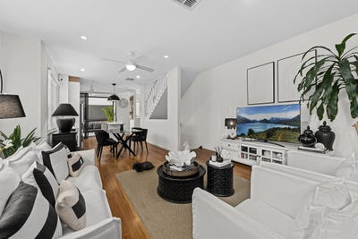 /international/au/8-126-school-road-yeronga-qld-148595620/