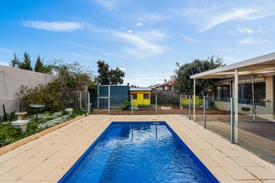 /international/au/5-hillwater-promenade-bennett-springs-wa-151829460/