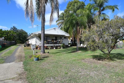 /international/au/22-daniel-street-lowood-qld-151293428/