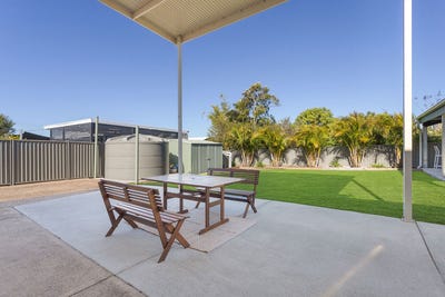 /international/au/11-kitchener-street-booval-qld-148494576/