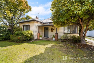 /international/au/19-victoria-road-beechworth-vic-150859952/