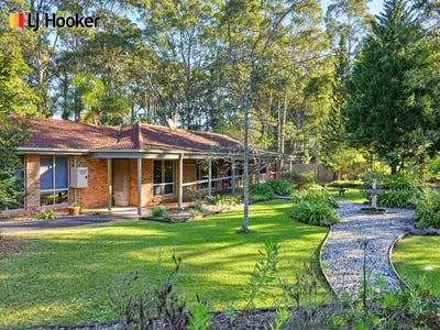 /international/au/9-tartarian-crescent-bomaderry-nsw-151523528/
