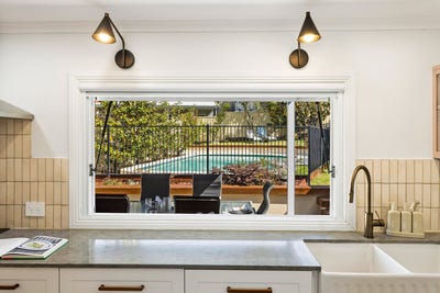 /international/au/16-risley-road-figtree-nsw-152603060/
