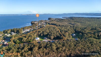 /international/au/13a-warner-avenue-tuggerawong-nsw-151147876/