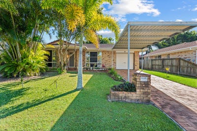 /international/au/6-carrie-court-torquay-qld-151446768/