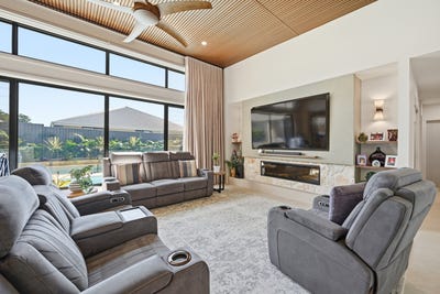 /international/au/87-neave-way-port-macquarie-nsw-150781592/