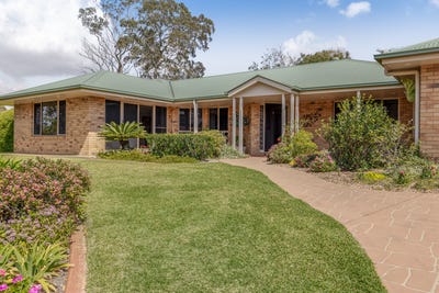 /international/au/62-barlow-street-wilsonton-qld-152292792/