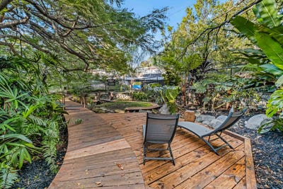 /international/au/7-fletcher-parade-bardon-qld-151193612/