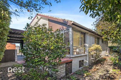 /international/au/unit-2-15-17-manresa-court-sandy-bay-tas-151625084/