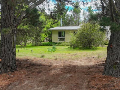 /international/au/213-bundong-lane-lake-bathurst-nsw-700427752/