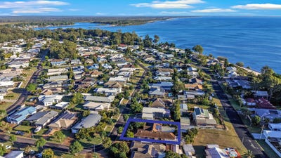 /international/au/46-fraser-waters-parade-toogoom-qld-151557620/