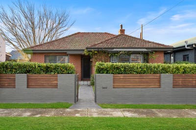 /international/au/69-citizen-street-goulburn-nsw-151230996/