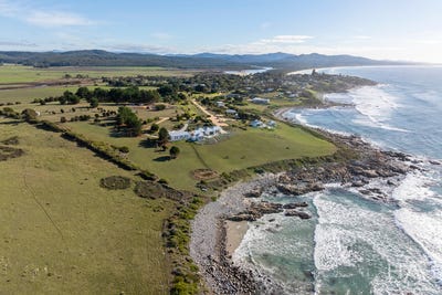 /international/au/9-36-franks-street-falmouth-tas-151335120/
