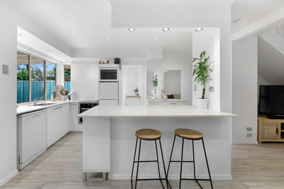 /international/au/11-435-pine-ridge-road-runaway-bay-qld-152633208/