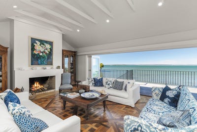 /international/au/167-shore-street-north-cleveland-qld-151459476/?lang=th