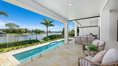 /international/au/7-sir-bruce-small-boulevard-benowa-waters-qld-148364780/