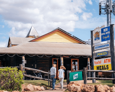/international/au/new-royal-hotel-rubyvale-11-main-street-rubyvale-qld-505082596/