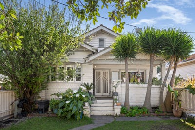 /international/au/16-bakers-parade-brunswick-west-vic-152588824/
