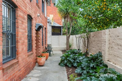 /international/au/1-24-30-raglan-street-south-melbourne-vic-148471528/