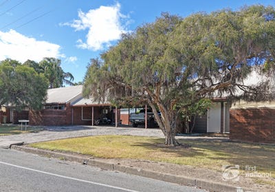 /international/au/84-kroombit-street-biloela-qld-151224144/