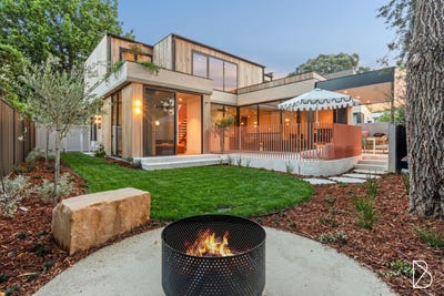 /international/au/49-norman-street-deakin-act-150188396/