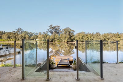 /international/au/102-newbridge-road-chipping-norton-nsw-148363328/