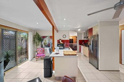 /international/au/48-lorraine-street-camira-qld-148575452/?lang=id