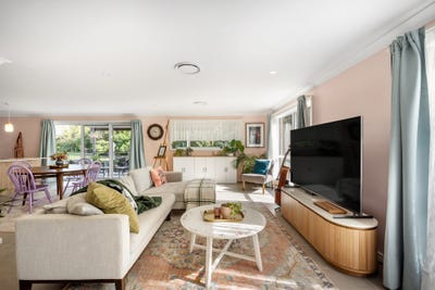 /international/au/11-mallangong-close-figtree-nsw-148760428/