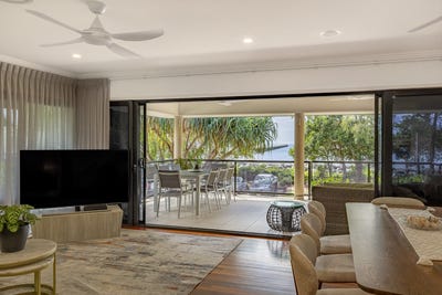 /international/au/1-580-esplanade-urangan-qld-151047560/
