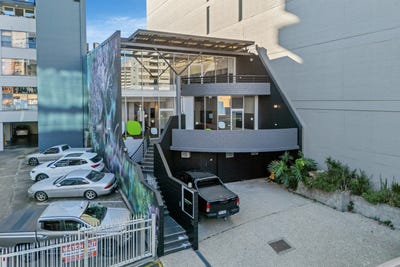 /international/au/129-leichhardt-st-spring-hill-qld-505152864/