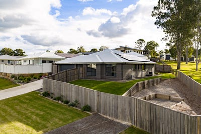 /international/au/30-eagle-hawk-drive-southside-qld-151499576/