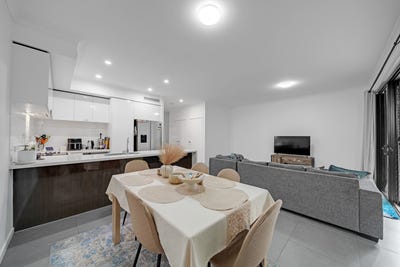 /international/au/19-166-nottingham-road-parkinson-qld-151535848/