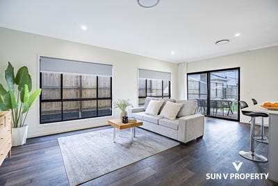 /international/au/22-tamarind-crescent-park-ridge-qld-151308492/