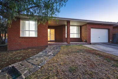 /international/au/17-madden-drive-bacchus-marsh-vic-151106912/