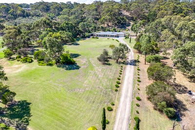 /international/au/8-stock-road-lower-inman-valley-sa-150704568/