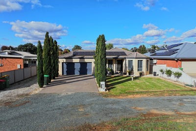 /international/au/15-high-street-rochester-vic-144374848/
