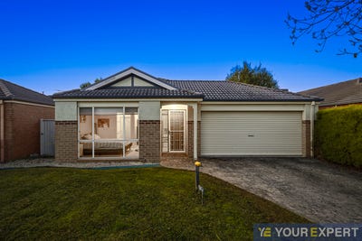 /international/au/4-elmwood-place-cranbourne-west-vic-151513924/