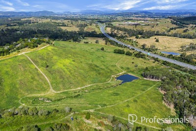 /international/au/449-kenman-road-traveston-qld-700413128/