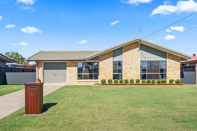 /international/au/30-south-street-urangan-qld-151406632/