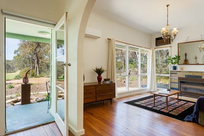 /international/au/12-kaweka-street-castlemaine-vic-152498312/