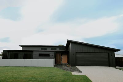 /international/au/35-deering-place-innes-park-qld-151434832/