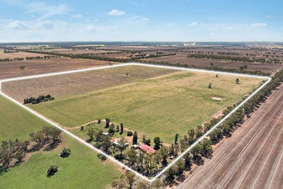 /international/au/80-derricks-road-temora-nsw-700403844/