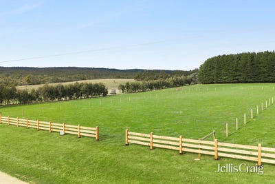 /international/au/24-collins-road-glenlyon-vic-204551236/