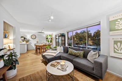 /international/au/90a-beach-road-torquay-vic-148356964/